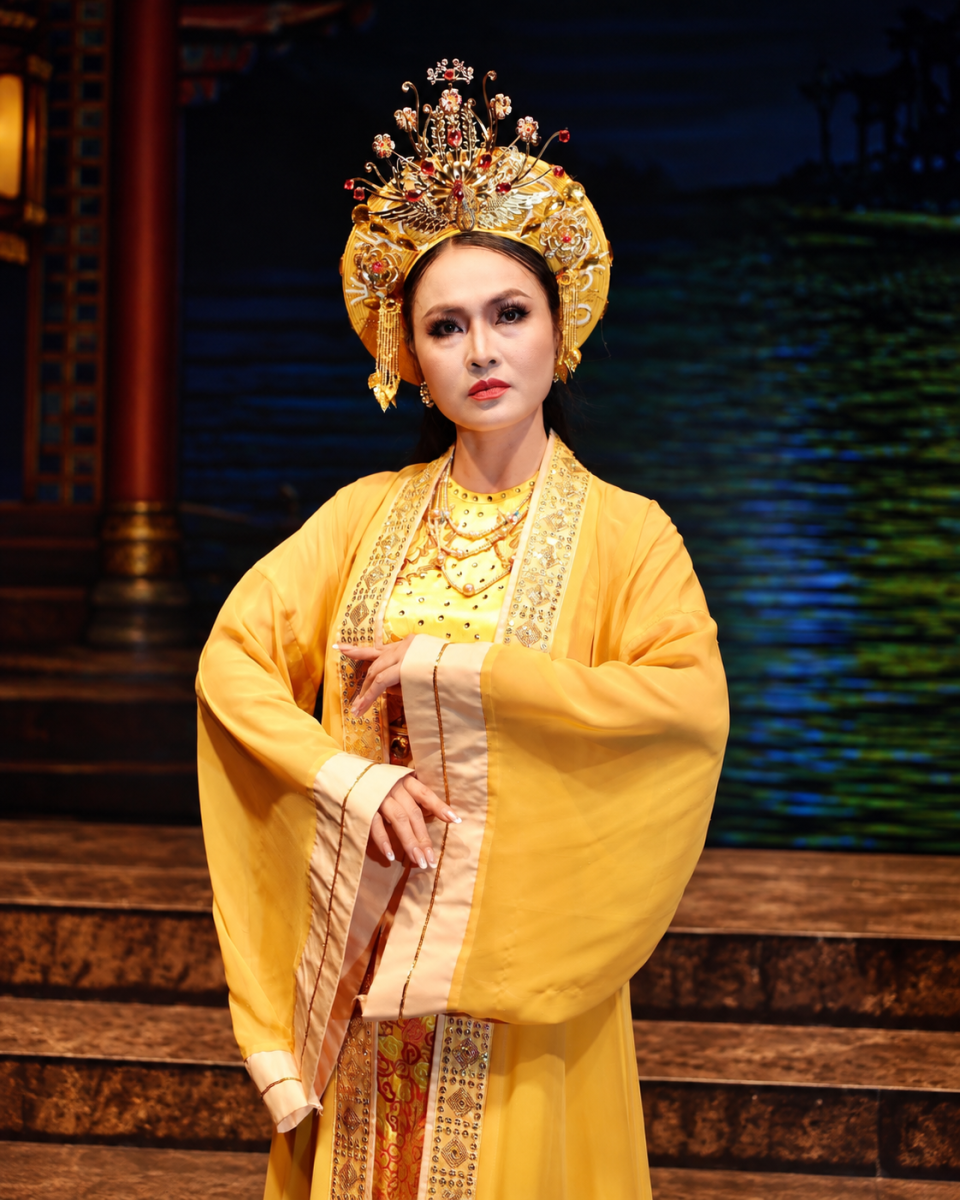 NSND Hoài Thu vai Thái hậu Dương vân Nga