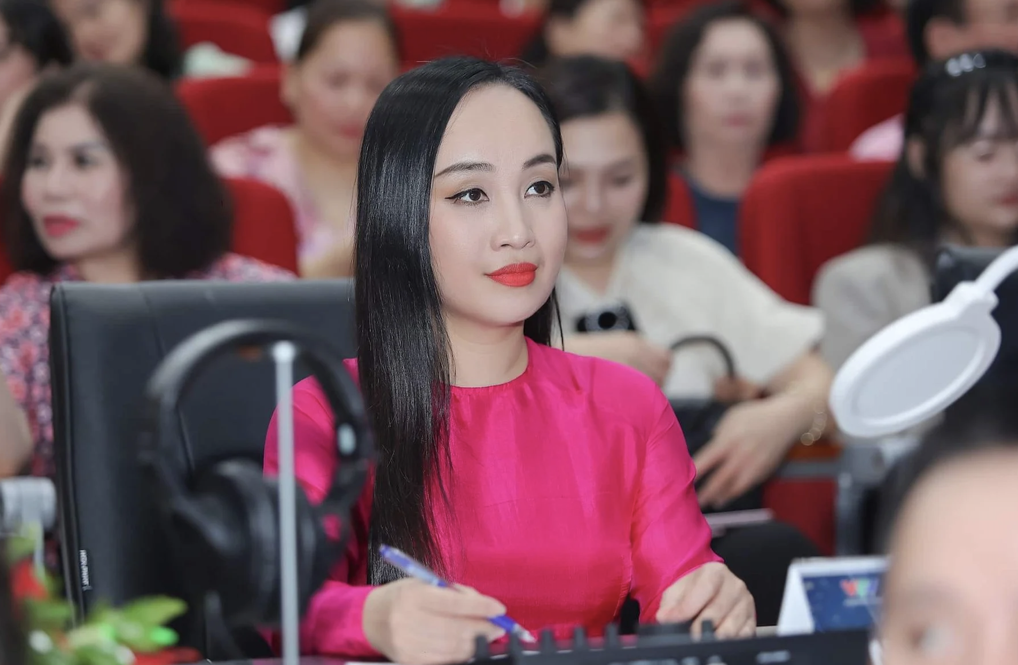 THU HUYỀN