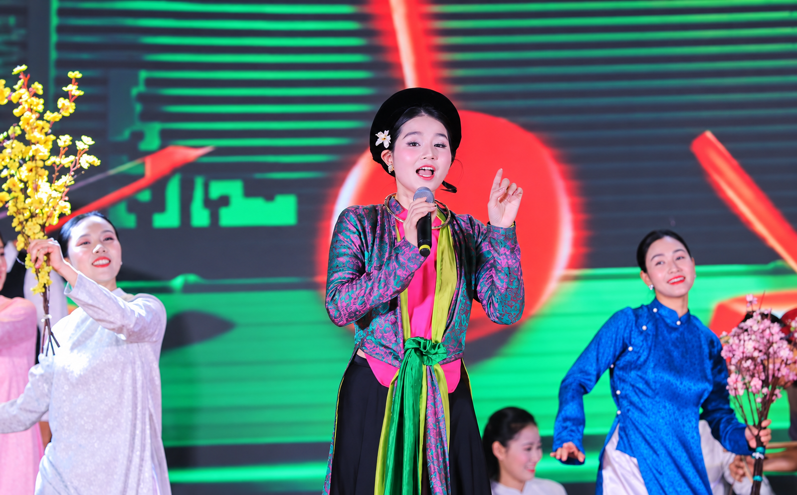 Chương trình nghệ thuật “HÀ NỘI - KHÚC HÁT TỰ HÀO”